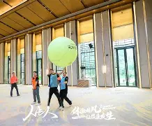 lol最新客户端下载-拉齐奥训练开放日，今晨内部沟通引欢呼，欧冠在即，身体对抗强度拉满(拉齐奥欧冠最好成绩)